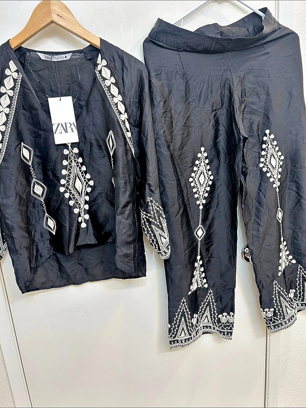 Zara Embroidered Black & White Blouse Size XS NWT